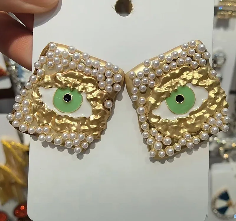 Schiapa's personality Devil‘s Eyes zircon earrings runway show face collection