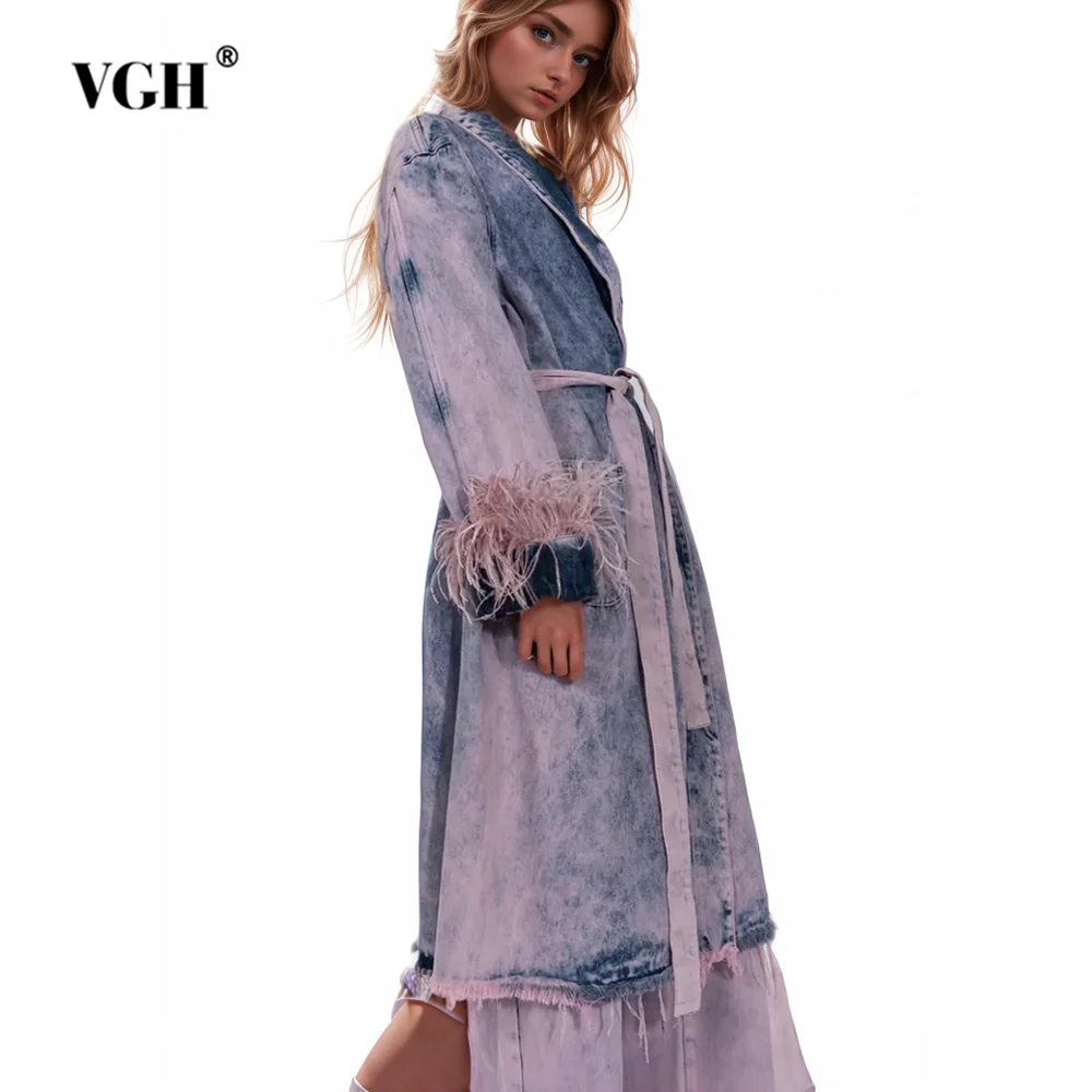 

VGH Hit Color Patchwork Feathers Gradient Denim Coat For Women V Neck Long Sleeve Spliced Lace Up Casual Loose Coats Female New