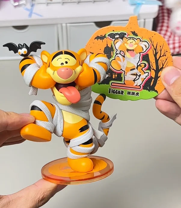 Autentica scatola cieca Disney Halloween Night Series Simpatico modello di decorazione per il desktop Giocattolo da collezione alla moda Regalo di compleanno