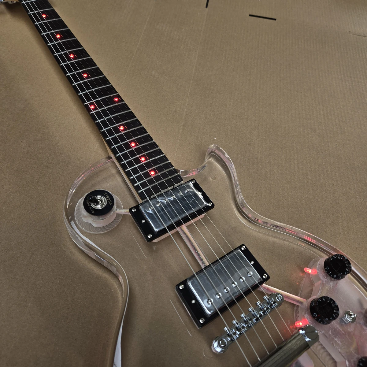 

Акриловая электрогитара с красной подсветкой, грифом из палисандра, высокого качества, с возможностью индивидуальной настройки, бесплатная доставка.