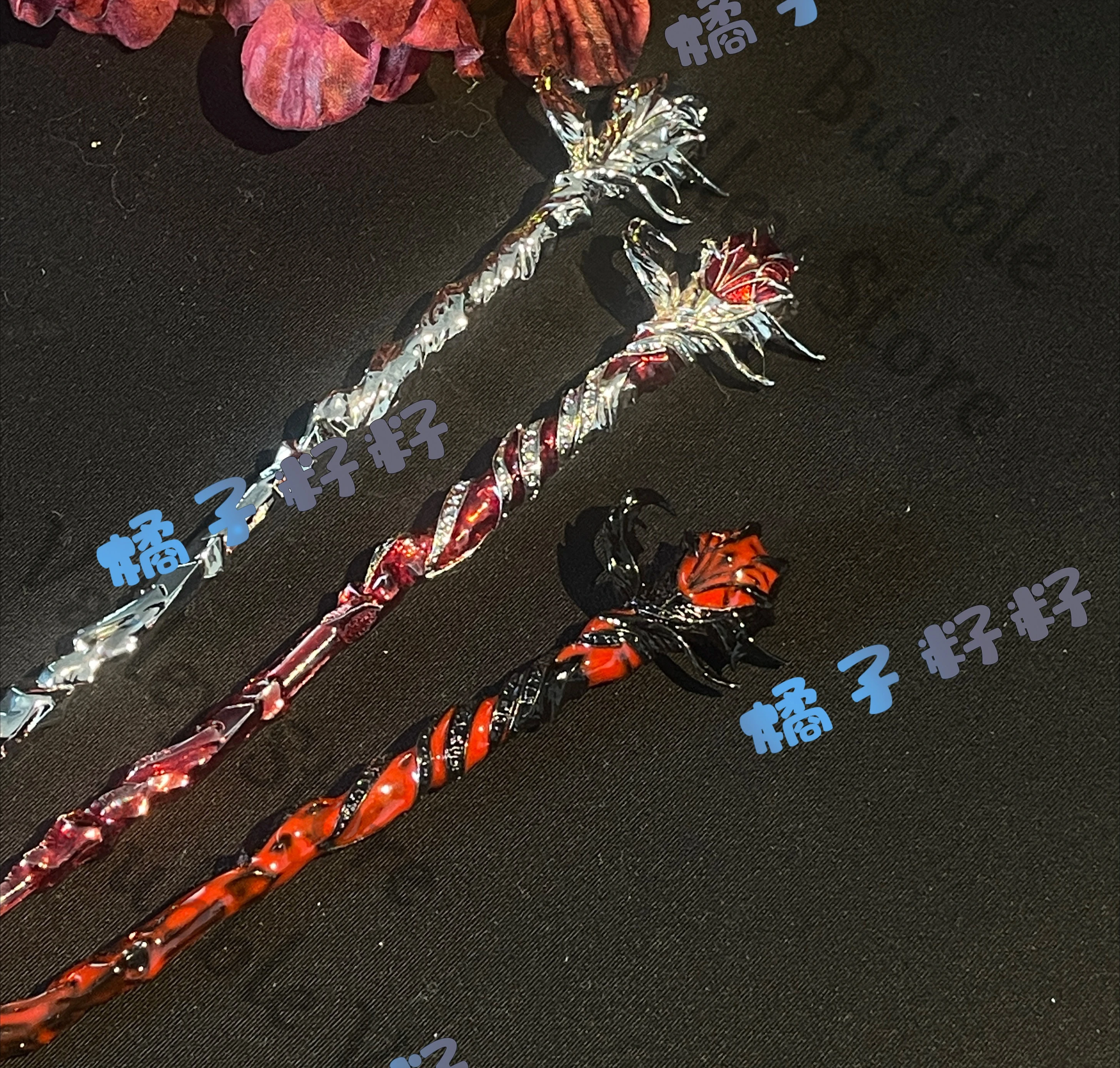 

Anime Sylus Love and Deepspace Cosplay Silver Wing Demon Cartoon Wand Rose metal Hairpin Hair Clasp Staves Combs Sticks Gift