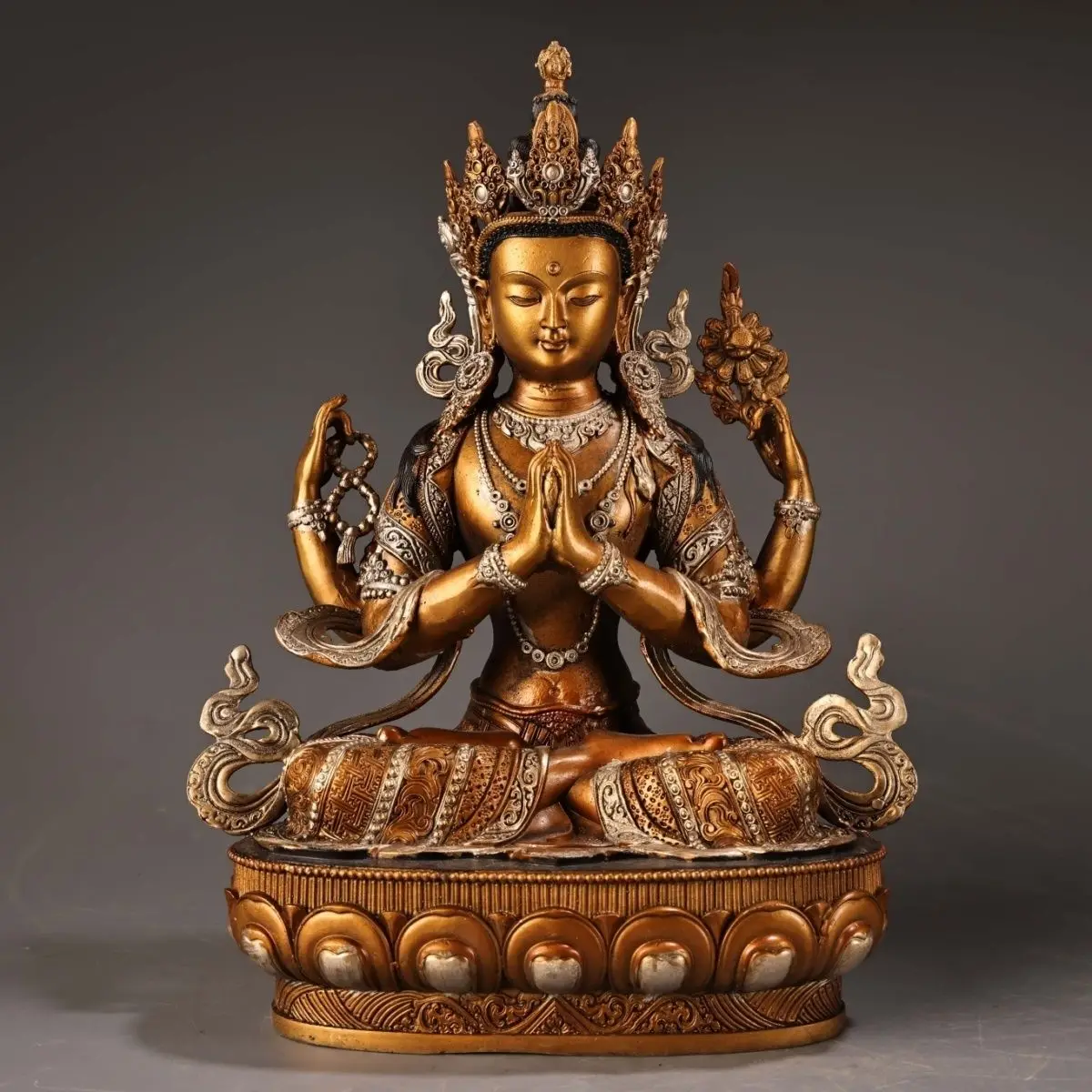 Xizang craft pure copper gold-painted silver-stained four-wall Guanyin weighs 2000 grams, is 30 cm high and 20 cm wide