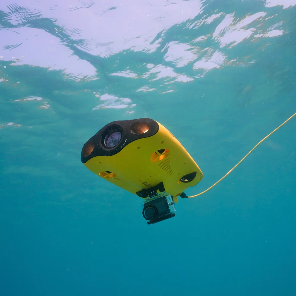 Chasing GLADIUS MINI S Underwater Drone ROV Robot For Diving And Rescue With Robotic For Finding Fishes Chasing GLADIUS