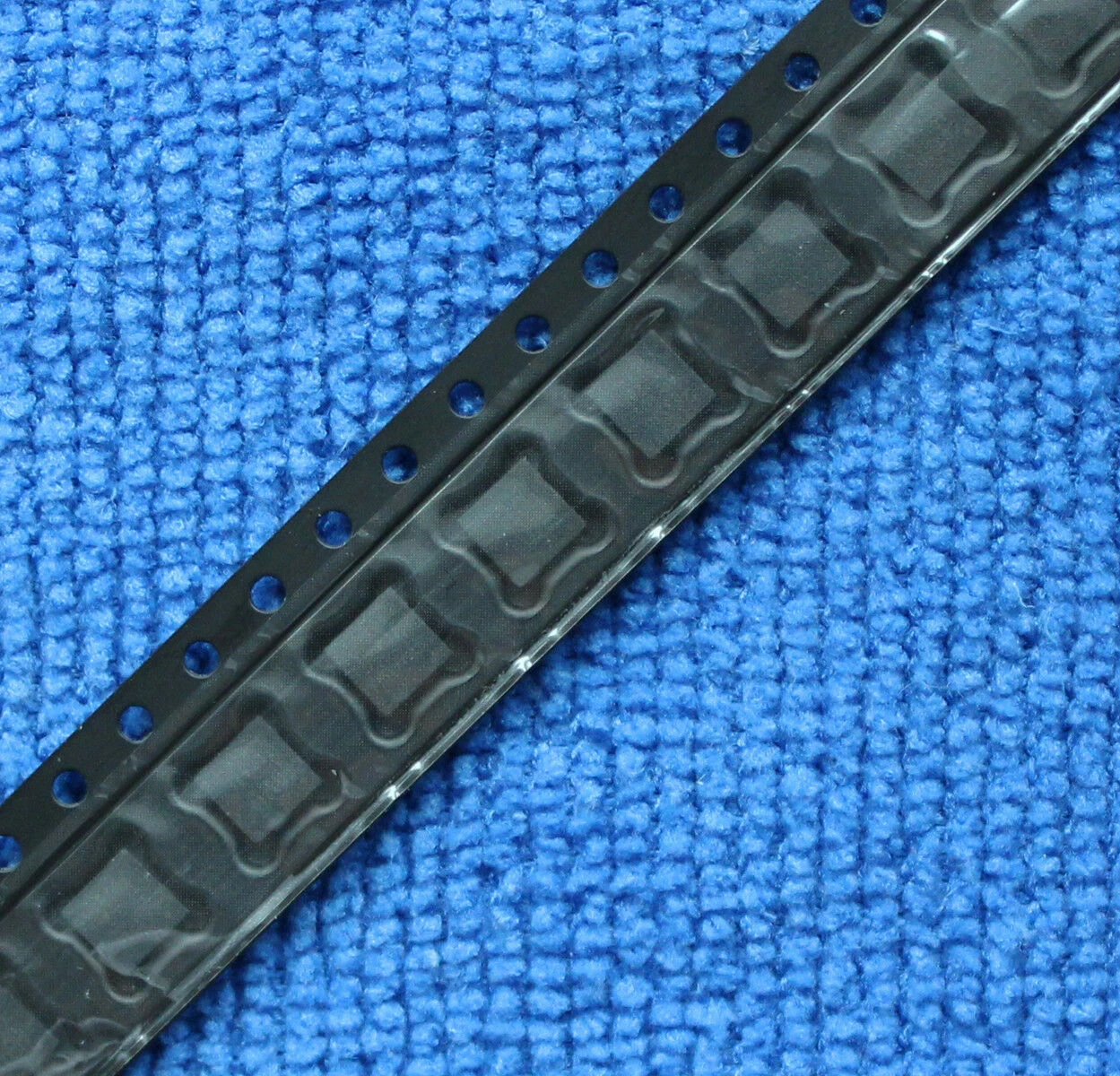 

5PCS CD3210AORGP CD3210AO CD3210A0 CD3210 QFN20