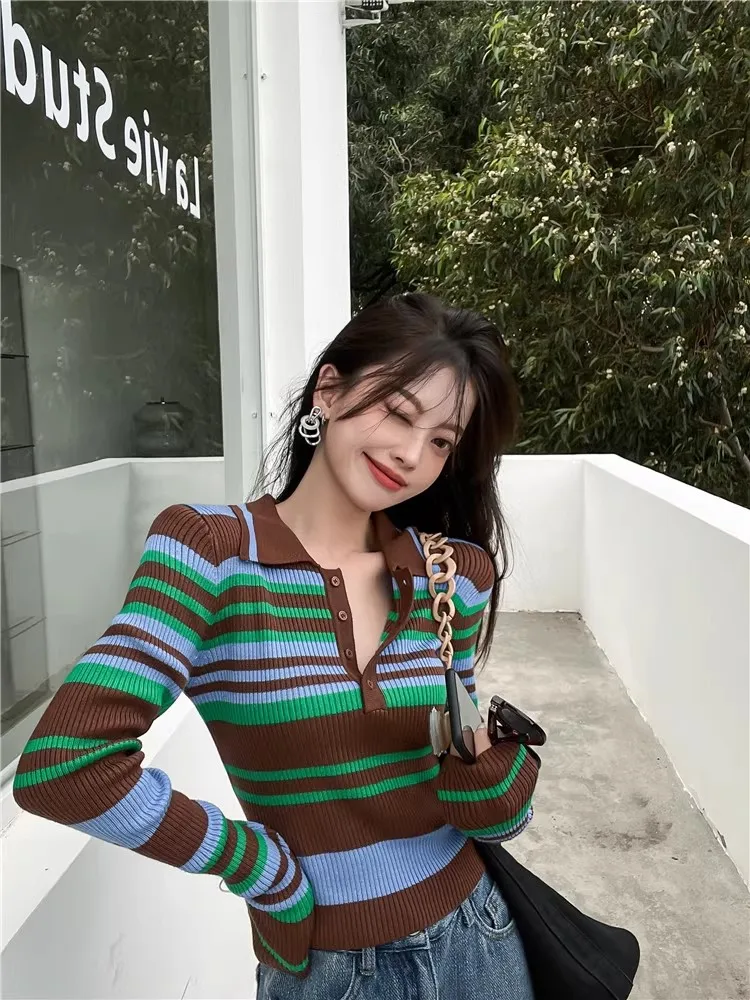 

Осень-зима, бежевый, коричневый, полосатый пуловер, вязаные топы, новинка 2025 года, корейский женский праздничный короткий свитер с длинными рукавами, повседневная уличная одежда