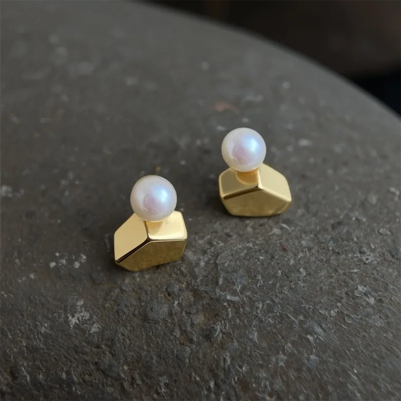 

Geometric Faceted Pearl Ear Studs Light Luxury Office Style High-end Women's Ear Pins & Clip-on