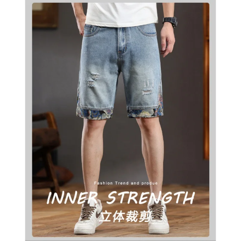 Celana pendek DENIM ไฮสตรีทสำหรับผู้ชายชุดอเนกประสงค์ผ้าบางผ้ายืดสีฟ้าอ่อนอินเทรนด์สำหรับฤดูร้อนกางเกงขาสั้นปักทันสมัย