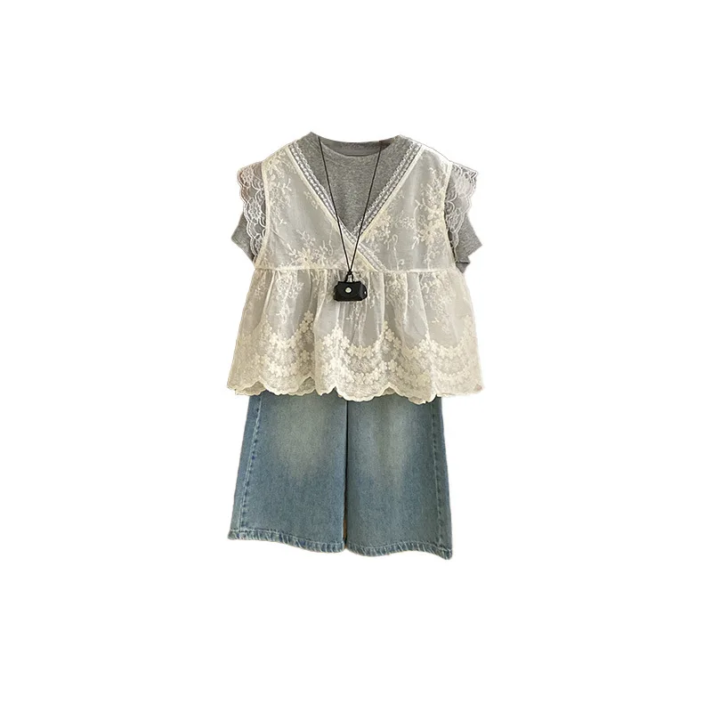 

Весенне-летний модный комплект для девочек из трех предметов: футболка с коротким рукавом, кружевной жилет, модные широкие брюки, универсальная детская одежда