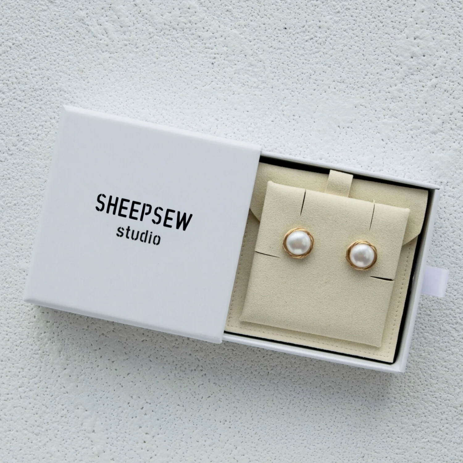 

Персонализированная фиолетовая шкатулка для драгоценностей из 20 шт. с мешочком из микрофибры: набор упаковки с логотипом