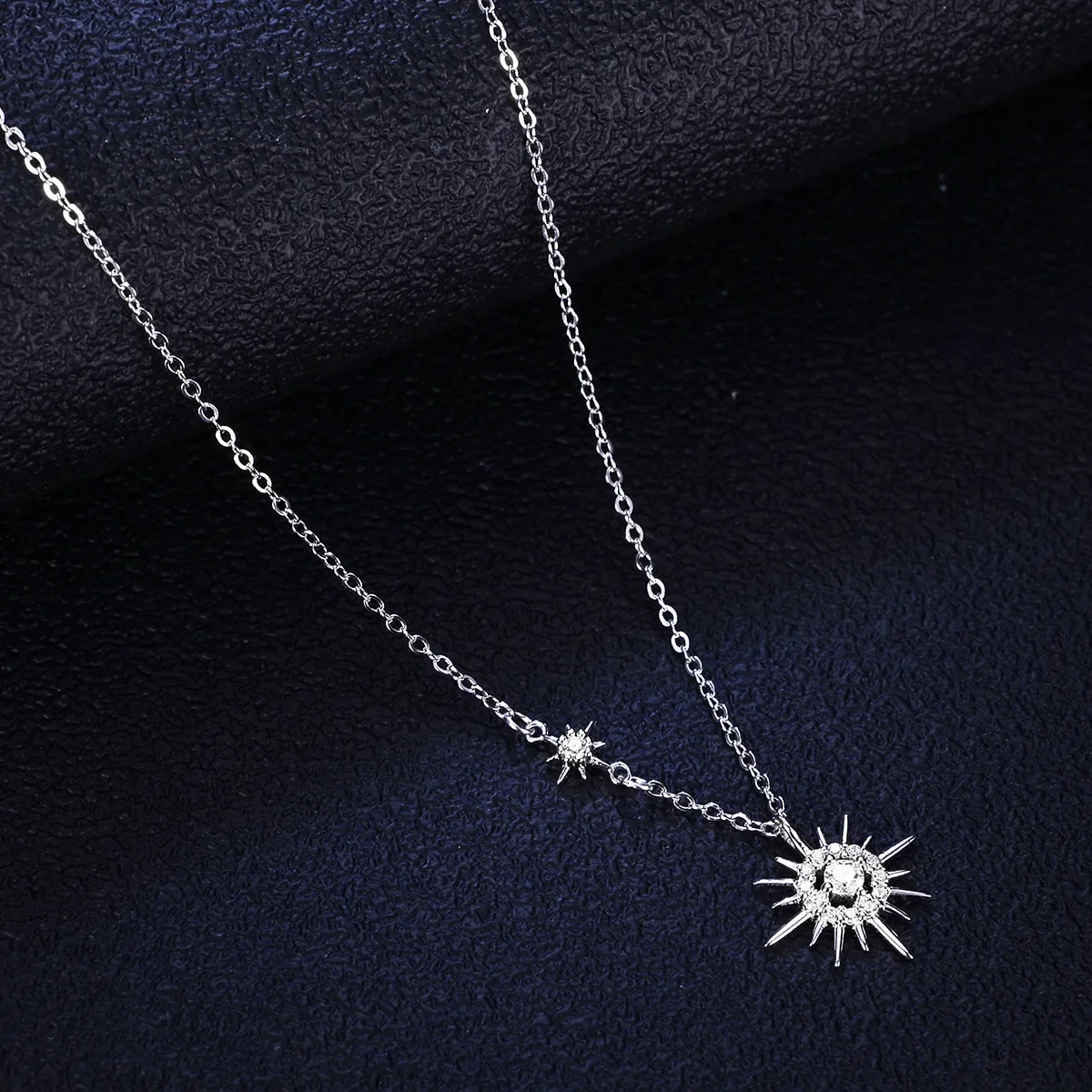 18K gold pendant moissanite Korean version of star and moon necklace female six-pointed star PT950 platinum clavicle chain