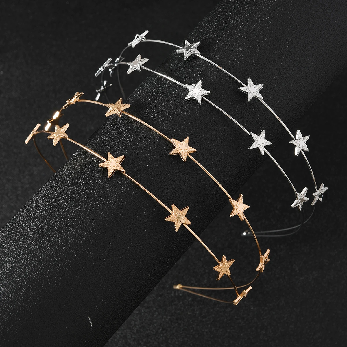 

The double-layer pentagram headband is beautiful and versatile, suitable for women, and perfect for daily gatherings.