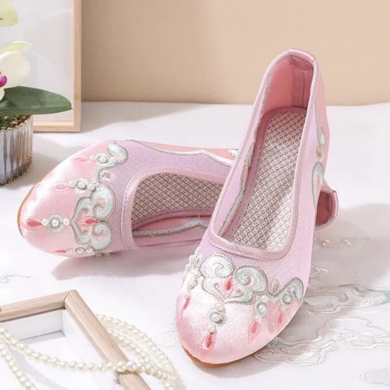 Ladies Pointed Toe Embroidered Slip On Pumps Chinese Style Breathable Retro Loafers Women Spring Summer Dress Shoe