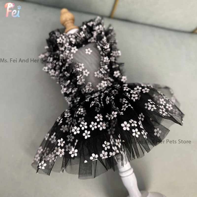 

Chic Black Tulle Pet Dress with Flower Details | Summer Dress for Dogs & Cats, Ideal for Weddings & Photoshoots, Trendy Style