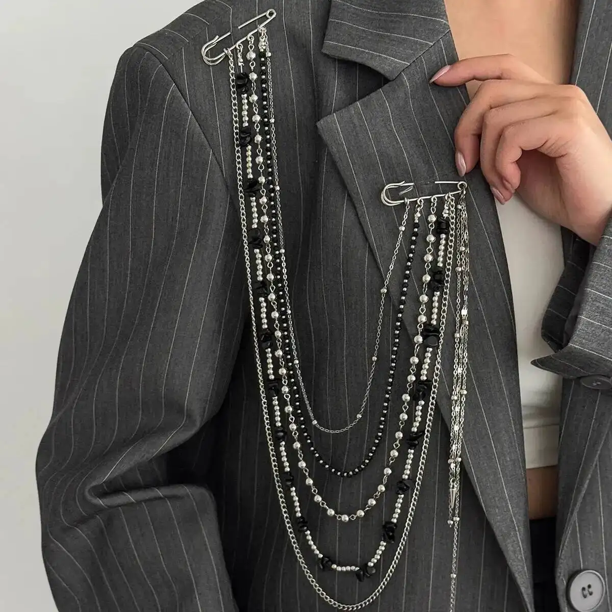 SHIXIN HipHop Personality Black Crystal Chain Tassel Pendant Brooch Women 2026 MultiLayer Creative Metal Suit Pin Trendy Jewelry