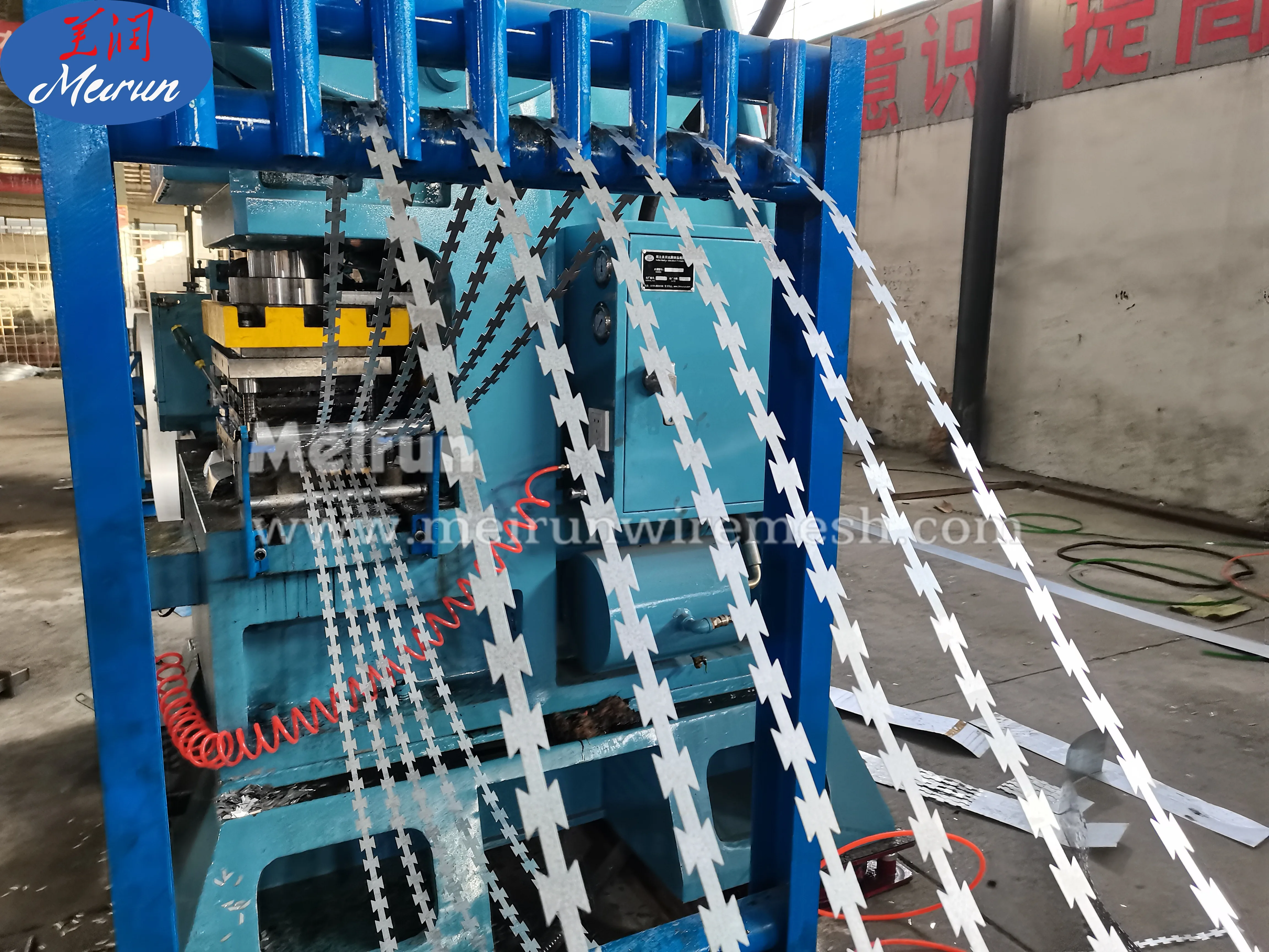 Cross Razor Type Iron Wire Material Anti-Rust Razor Blade Barbed Wire Machine