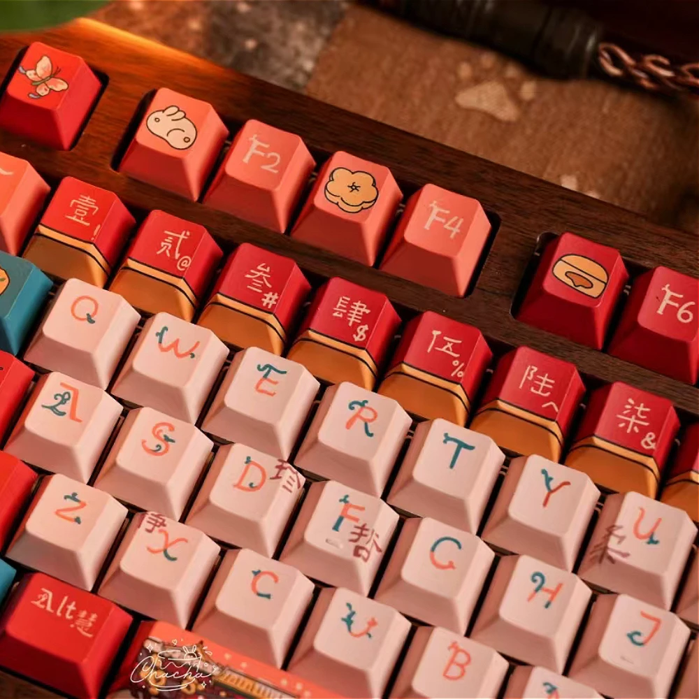 Snowfall Red Wall Retro Red Keycaps Chinese Style Cherry / KOA PBT Sublimation Keycaps 143 Key Keycaps 7U / 2.25U Split Spacebar