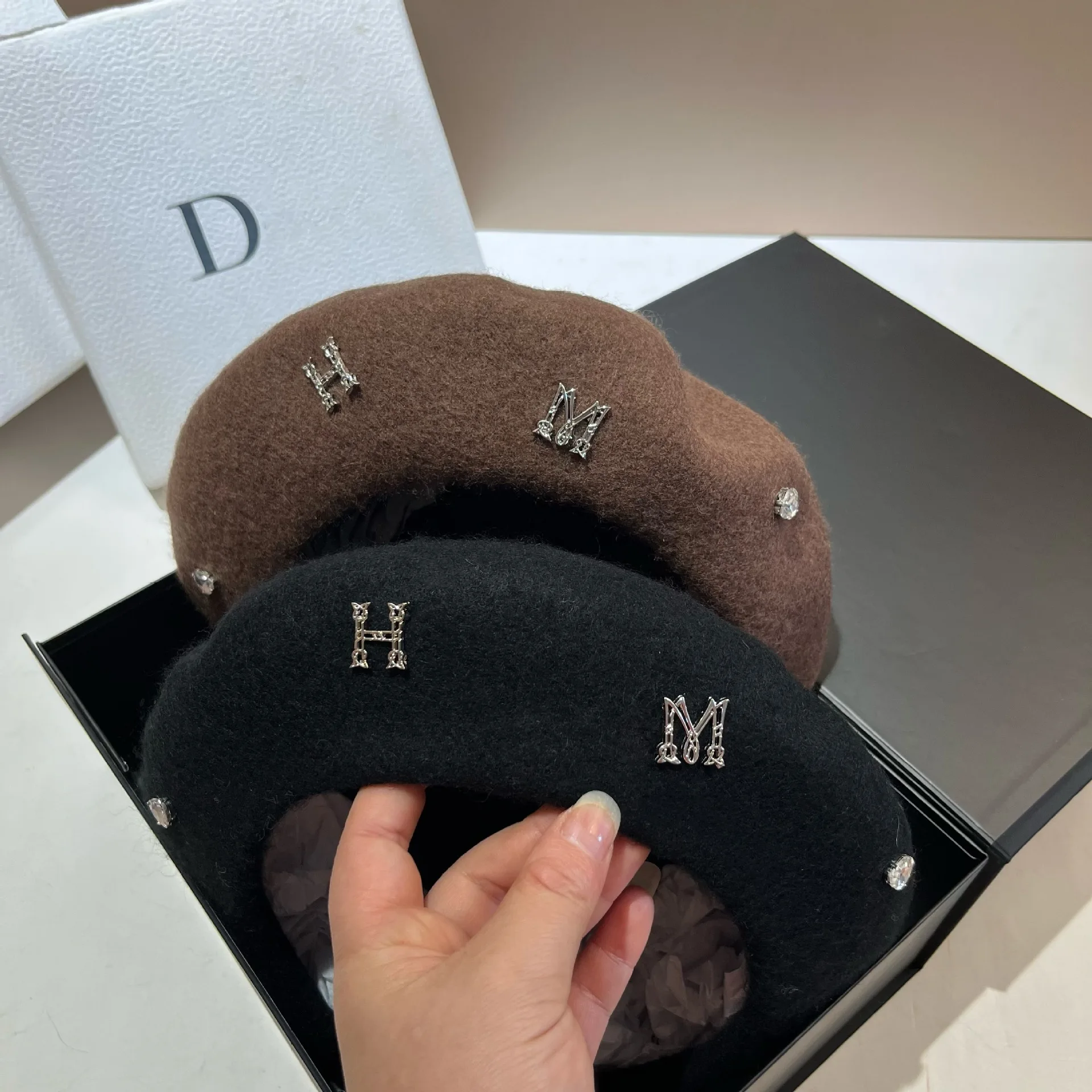 Luxury Rhinestone Letters Wool Beret Women Winter Warm Beanie Hat Versatile Girl\'s French Painter Hats Female Berets Caps