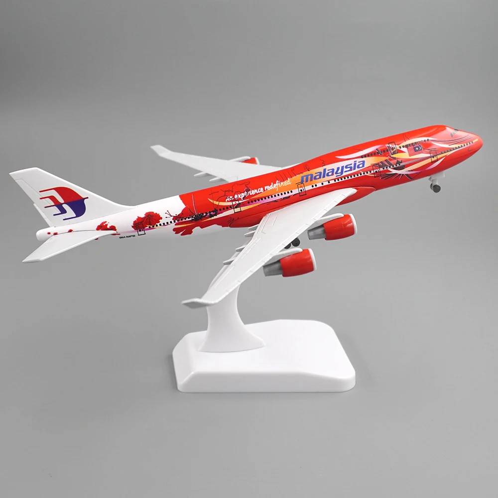 20cm Aircraft Malaysia Boeing 747 with Landing Gear B747 Alloy Airplane for Children Gift Collection Home Desk Decoration