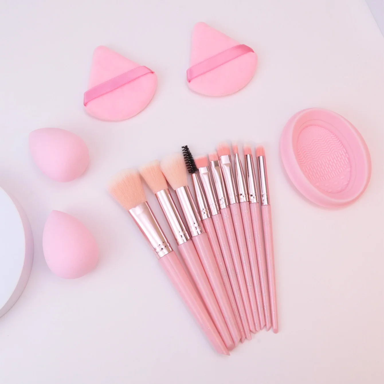 

15 Pieces Makeup Brush Set Foundation Concealer Eyeshadow Brush with Makeup Sponge Puff Makeup Tools Makeup Brush Cleaning Bowl