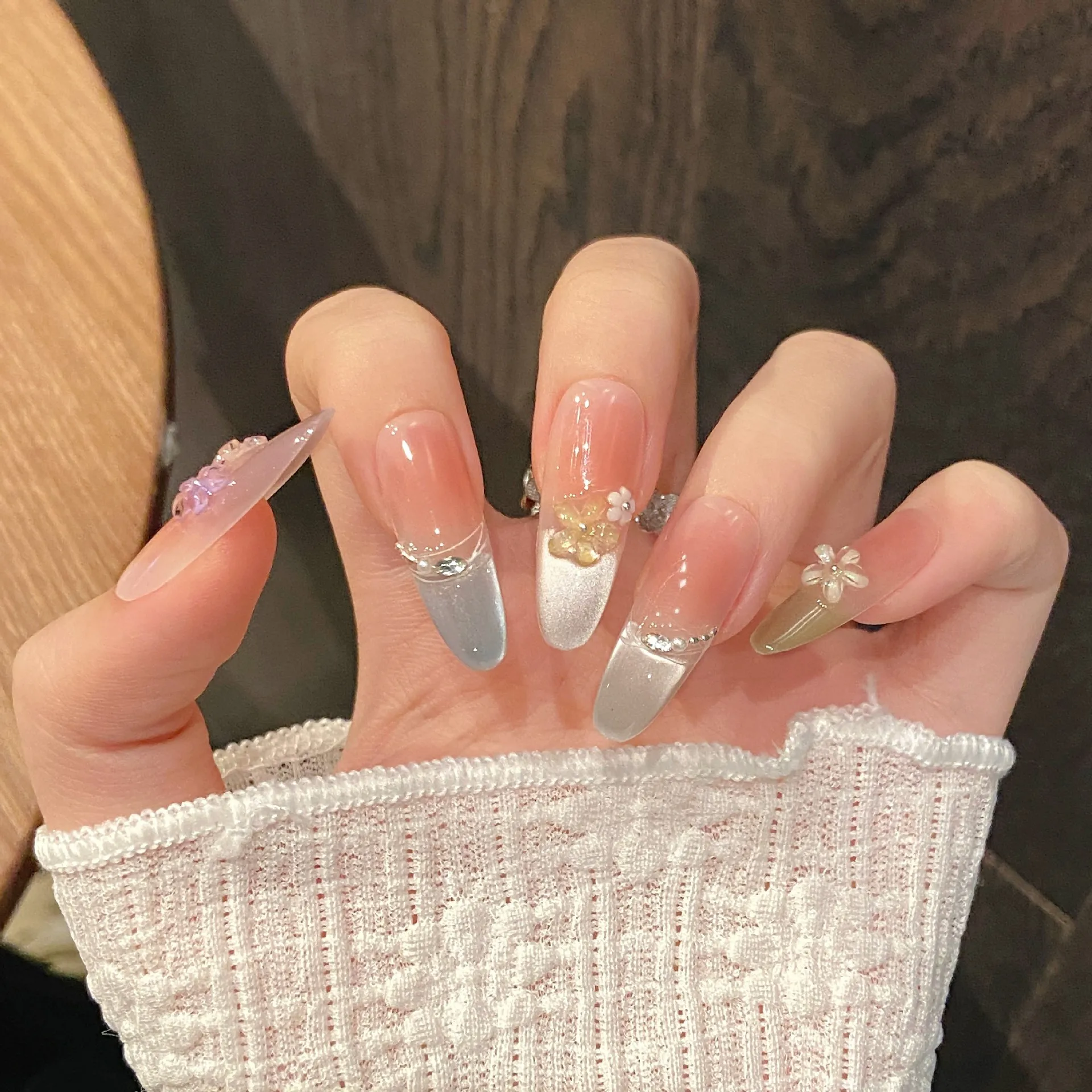 

10pcs Flower Handmade Press on Nails Colorful Long Oval Fake Nails Tips Detachable Cat's Eye False Nail with Rhinestone Manicure