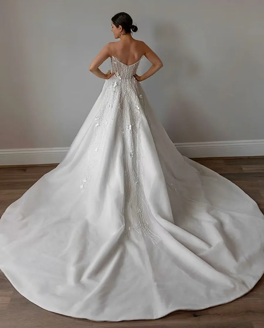 فساتين زفاف Flavinke فاخرة مخصصة على شكل حرف A بدون أكمام مزينة بالخرز واللؤلؤ وياقة مربعة وزهور رداء De Mariee