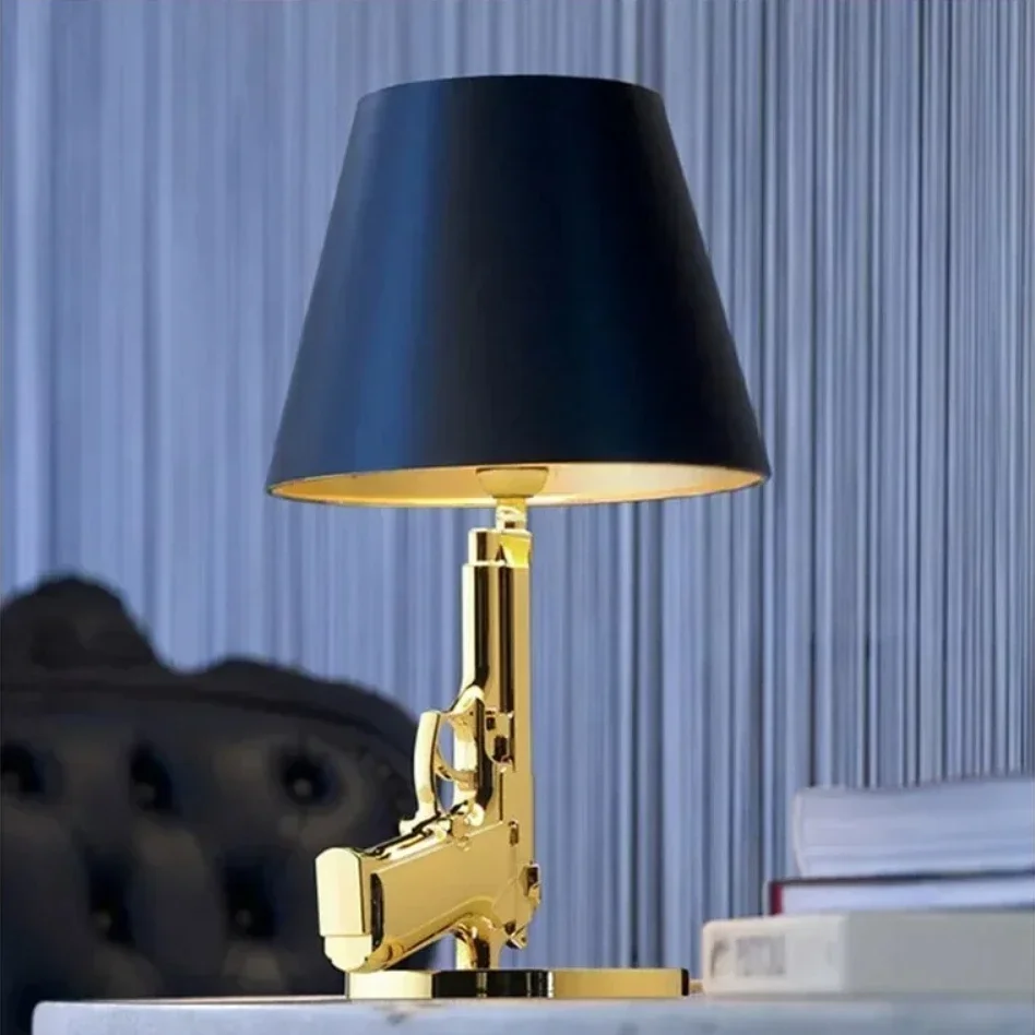 

Nordic Submachine Gun AK47 Desk Lamp High Quality Gun Floor Lamp Electroplated Metal Table Desk Light for Bedroom Living Room