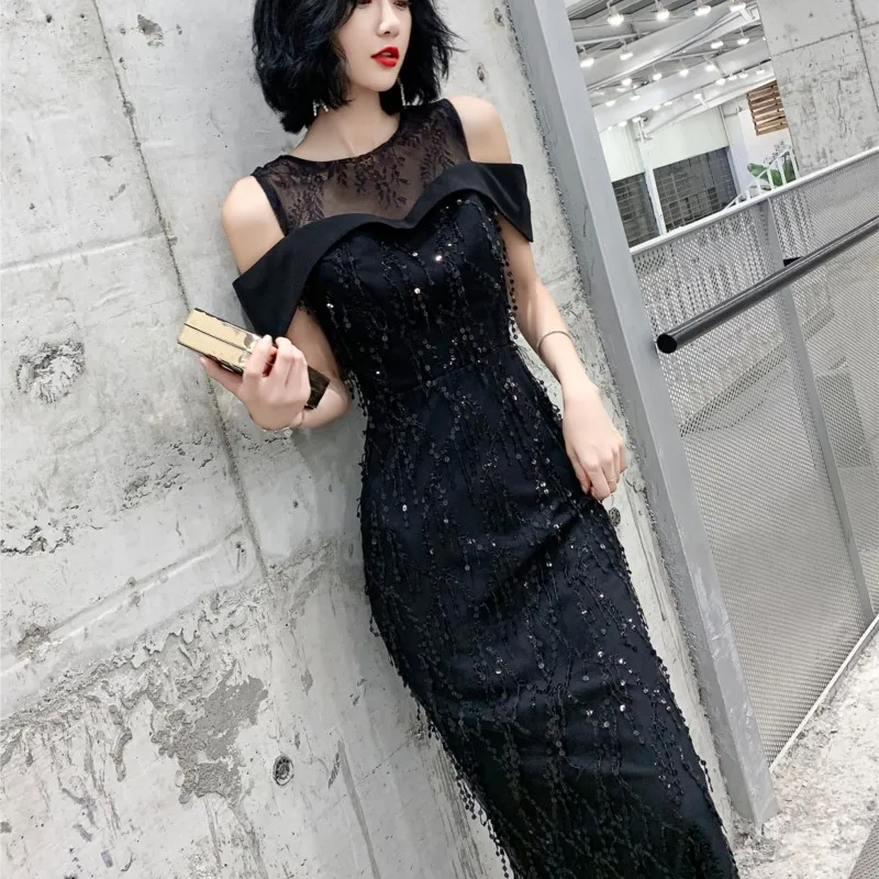 

Black new light luxury small crowd banquet temperament sense of host dress