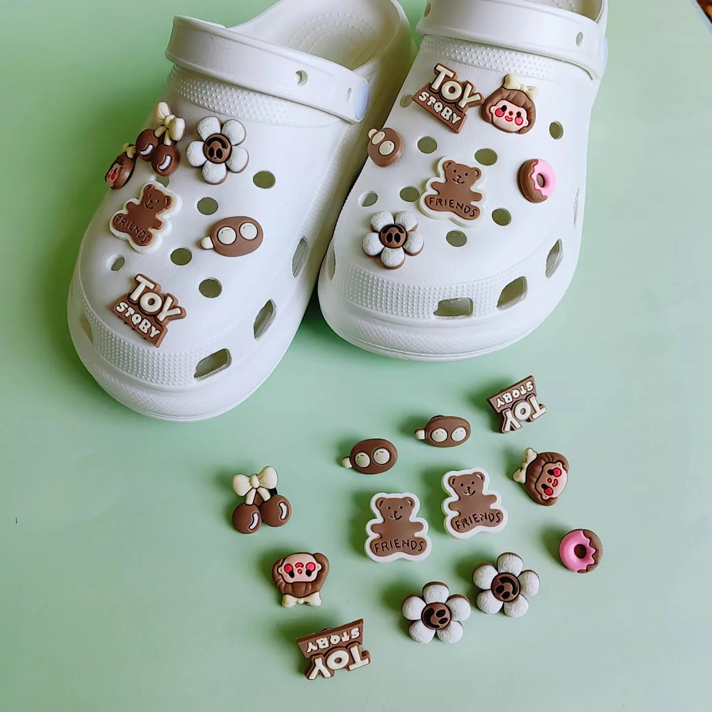 Cute Soft Gum Brown Bear Hole Shoes Charms Accessories For Croc Shoe Buckle Detachable M Bean Shoes Flower DIY Shoes Decorations