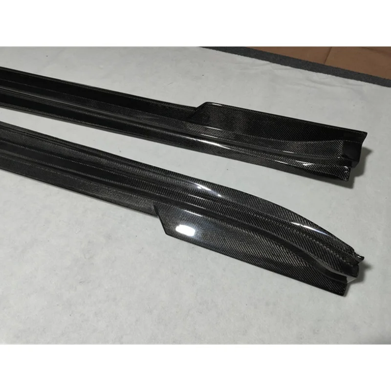

High quality carbon fiber side skirts suitable for the 2019-2022 Porsche Taycan modified body kit in M style on the body side
