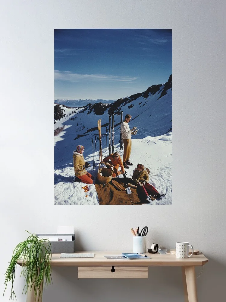 Slim Aarons Een groep picknickers in Squaw Valley in 1961 , Print Art Canvas Poster, Living Room, Home Wall Decor Picture