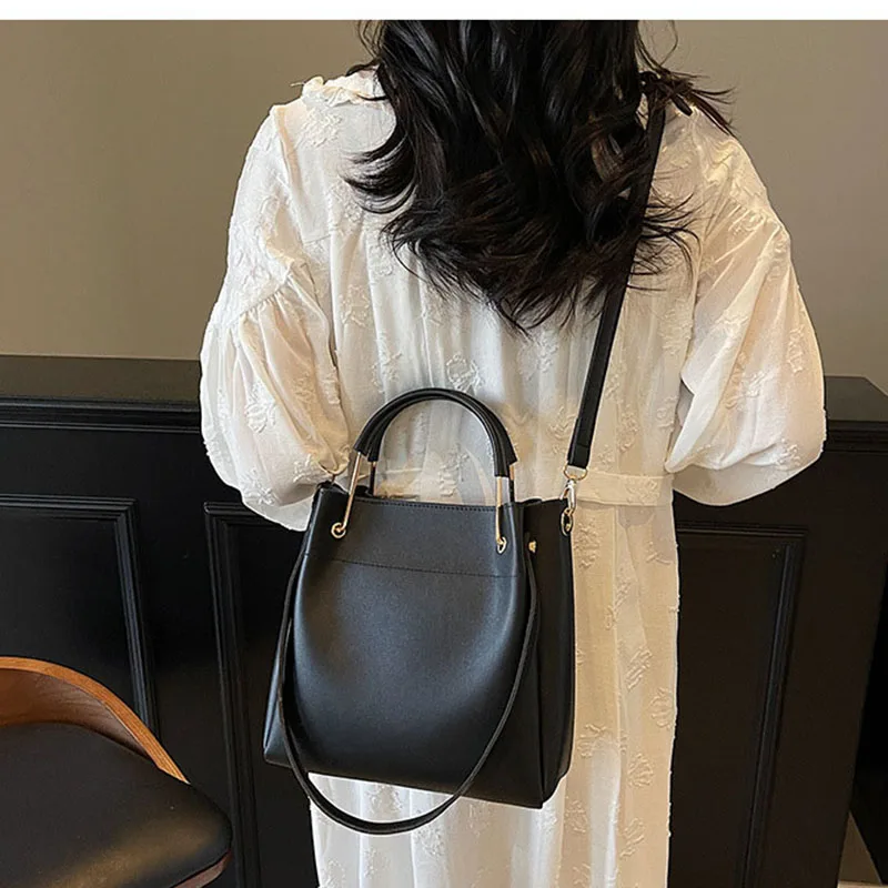 

Women Simple Shoulder Bags Solid Color Casual Crossbody Bags Zipper Closure Versatile Shoulder Bag Travel Shopping Work Date Bag