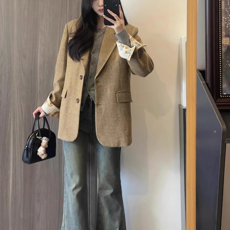 

Casual Women's Suit Jaet Loose Sli Age-defng Beautiful Small Western Sle Coat for Autumn 2025 E12646