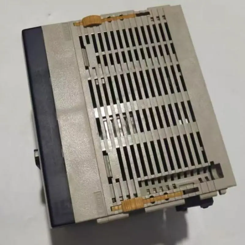 Controlador programável CQM1-CPU43-EV1 de segunda mão testado OK e enviado rapidamente