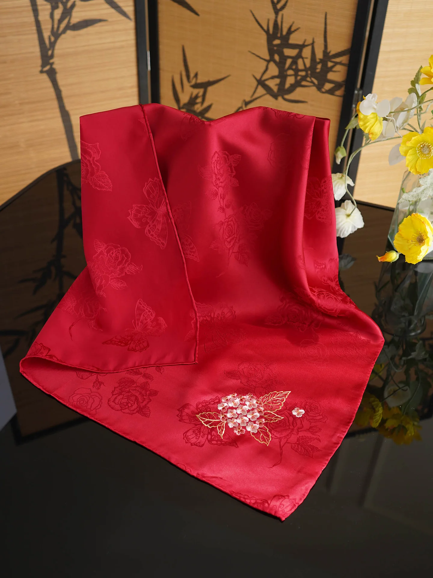 Echarpe-en-soie-brodee-rouge-petit-carre-tendance-nationale-chinoise-echarpe-en-soie-veritable-pour-toutes-les-saisons-par-qiannjinyu