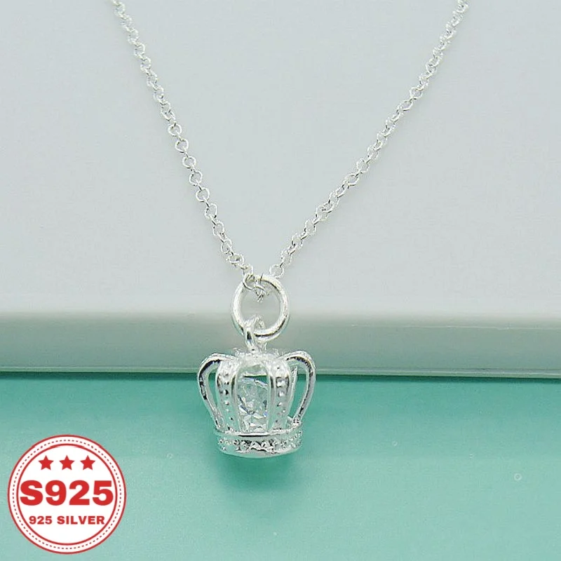 Silver-plated Crown Necklace, Durable and Low-Allergenic, Is an Ideal Gift for Men, Women, Wives, Girlfriends, Mothers and Daughters. Suitable for Anniversary Days, Halloween, Christmas and Special Occasions.