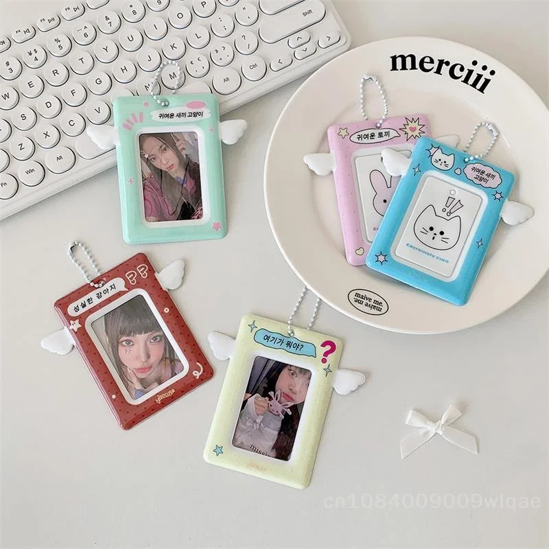 ที่ใส่การ์ดรูปถ่าย 3 นิ้ว พร้อมปีก - ซองใส่การ์ด PVC น่ารักสำหรับสะสม K-Pop, บัตรประจำตัว และบัตรนักศึกษา〔YY33〕