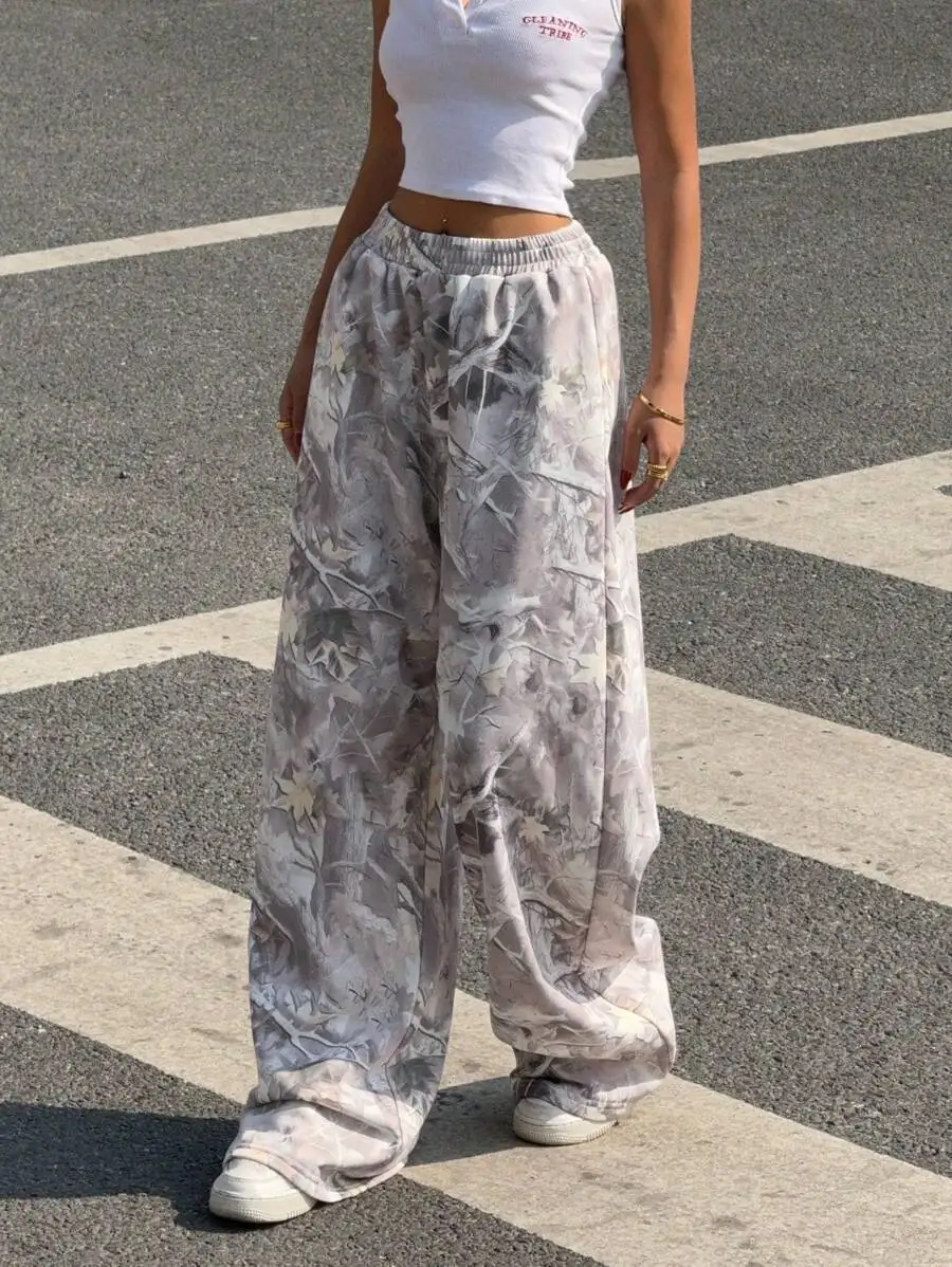 

Women's Loose Wide-Leg Sweatpants with Abstract Leaf Print