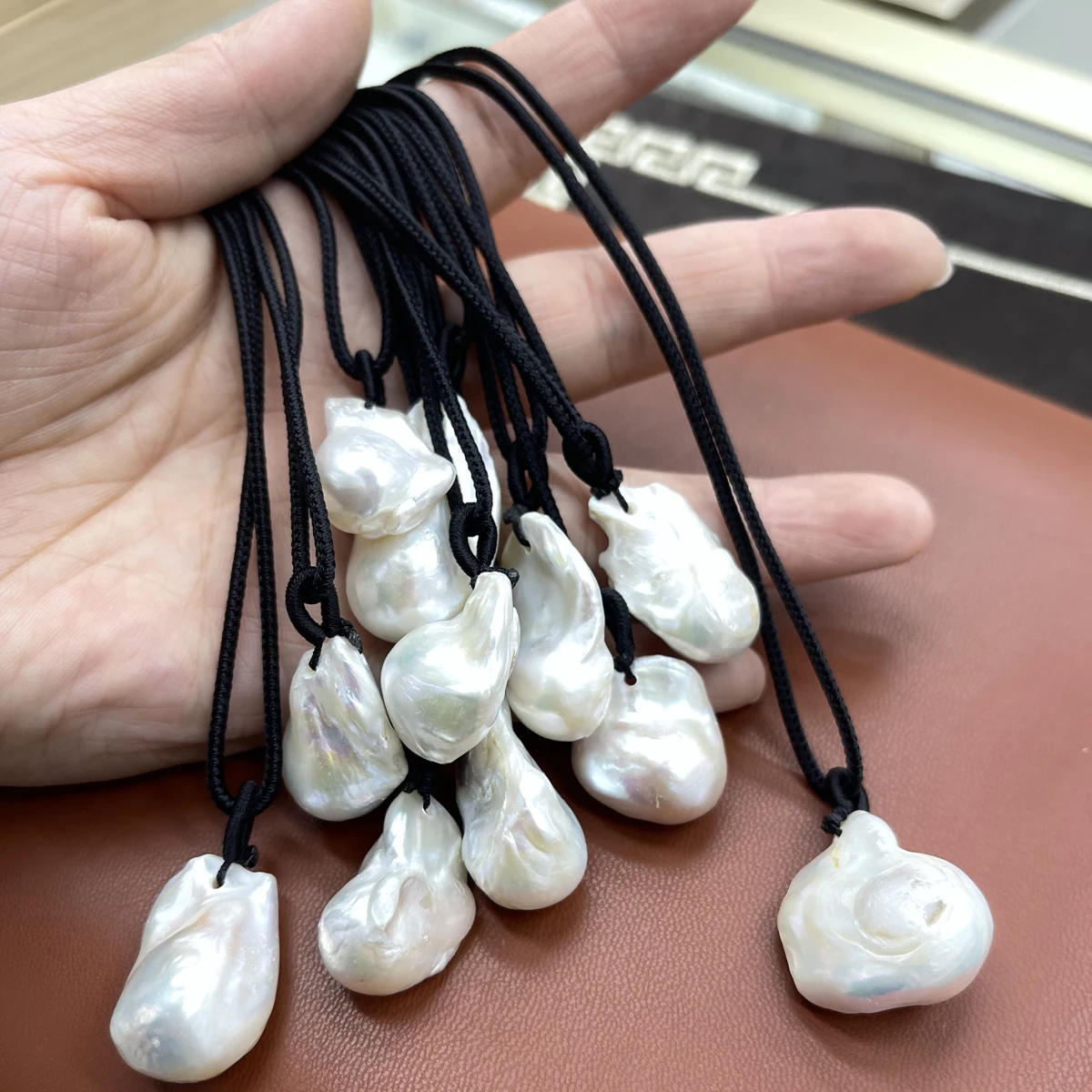 Natural Baroque Pearl Necklace 20-30mm Irregural Pearl Necklace for Women Men Jewelry Party Gift Length 67cm