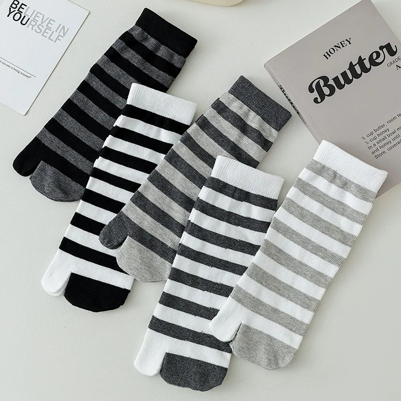 Men\'s 2 Finger Slipper Socks Cotton Tabi Toe Socks Mid-tube Autumn Sweat-absorbing Striped Two Toed Flip-flop Socks Man EUR38-43