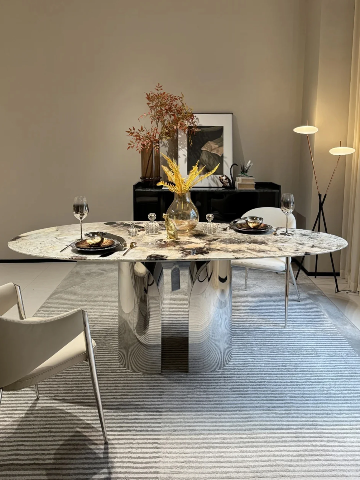 Aesthetic Luxury Gold Curved Dinning Table Set And X6 Chair Seat Beige Black American Diner Chairs