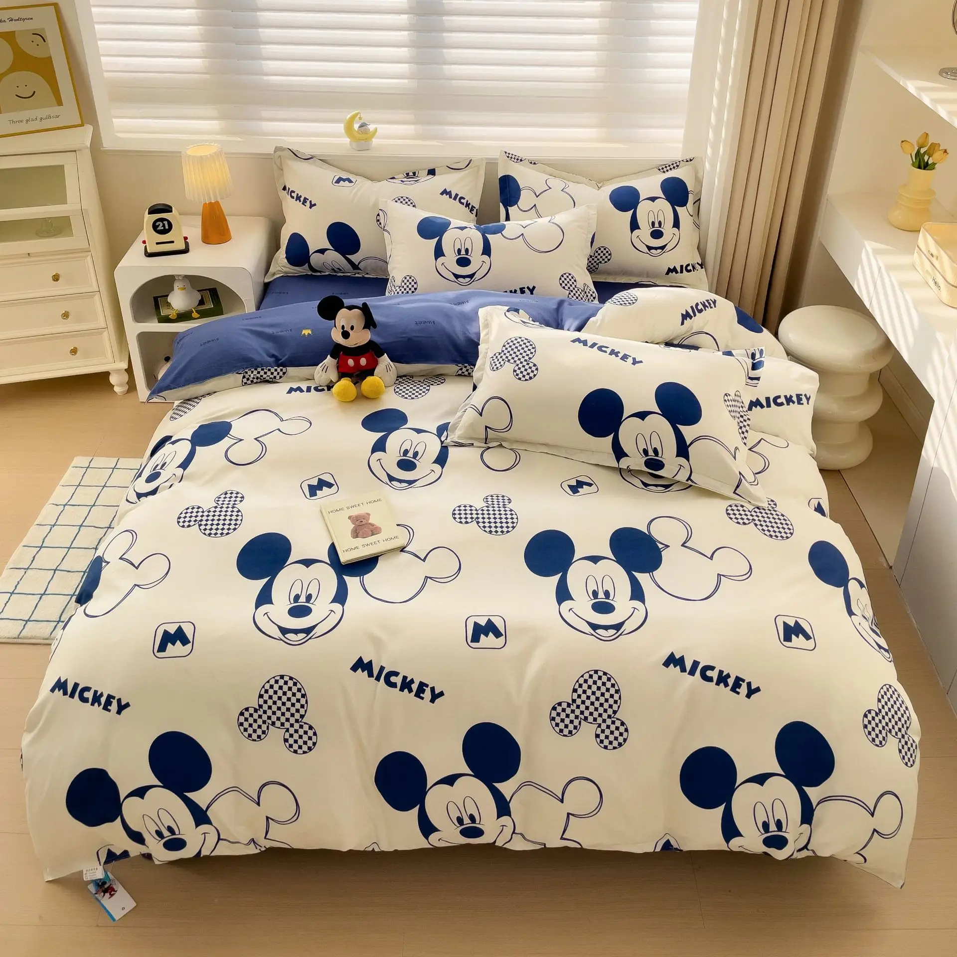 Imagem -03 - Disney Cartoon Bed Sheets Grupo Stitch Bedding Grupo Mickeys Brinquedos Story Capa de Edredão Fronha Donalds Bed Sets Rainha King Size