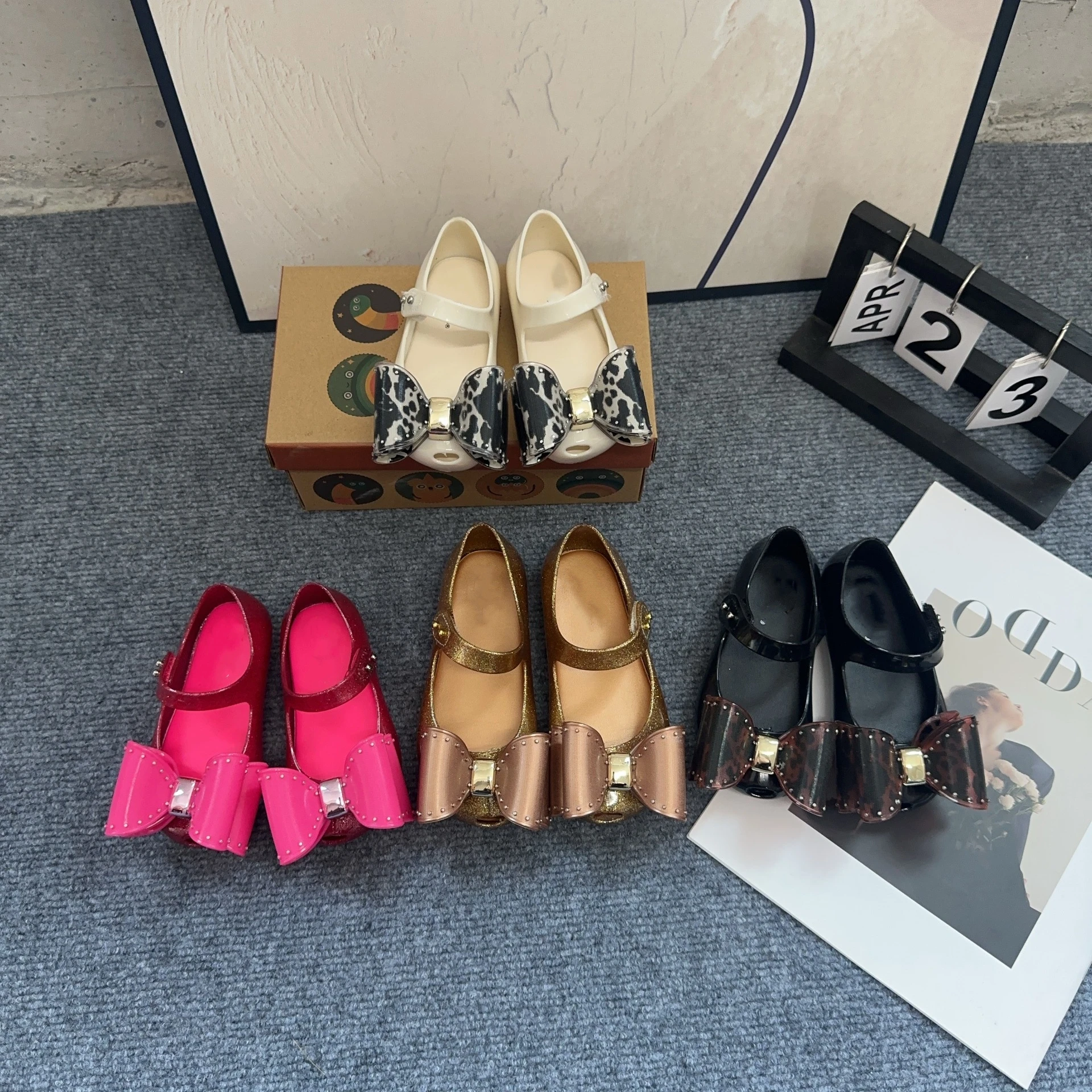 

2025 New Children's Fish Mouth Jelly Shoes Baby Kids Baotou Sandals Princess Girls' Baby Soft Soled Rivet Bow Beach Shoes