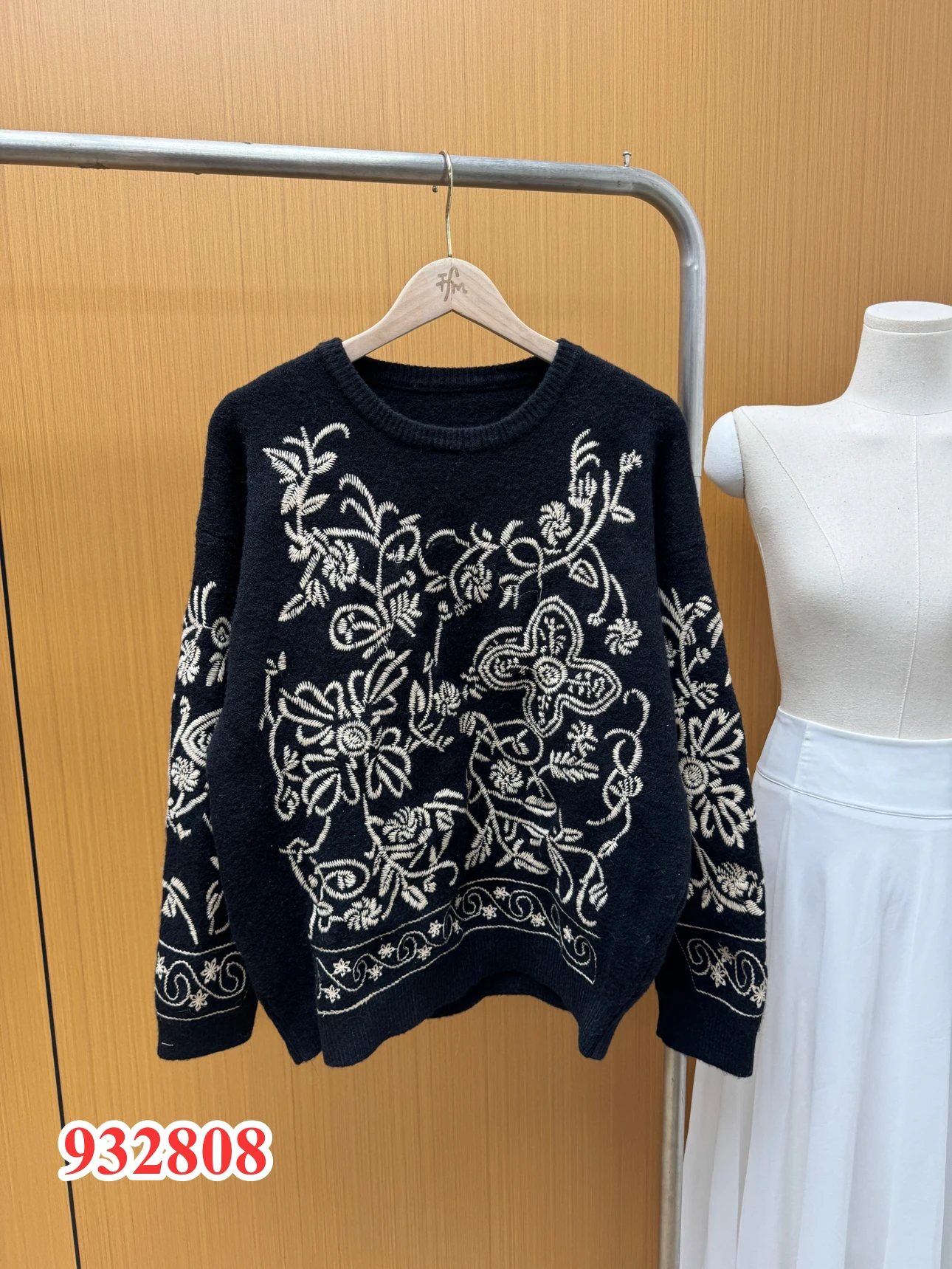 

Autumn Winter Classic Retro Embroidery Knitted Pullover For Women's Casual Y2k Round Neck Long Sleeved Knitted Sweater Tops C196