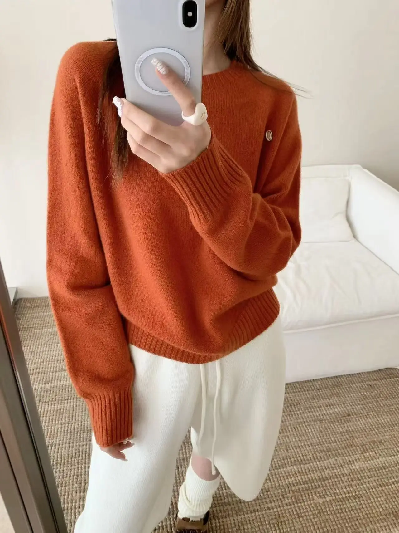 سترة صوفية على الطراز الكوري برقبة دائرية بلون سادة وقاعدة من الصوف المحبوك #2