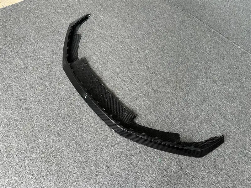 

Carbon Fiber R8 Front Bumper Lip P Style Carbon Fiber Auto Part for Audi R8 2021-2024 R8 Front Lip