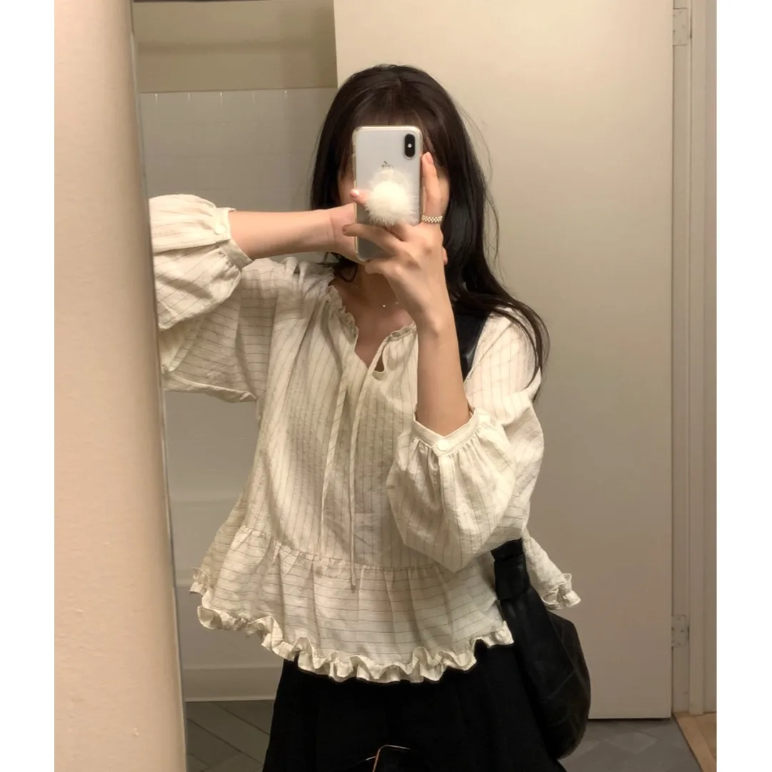 Camisa holgada de encaje floral estilo coreano para mujer, jersey con detalle de botones, tela suave, adecuada para diversas ocasiones, primavera y otoño