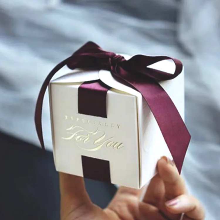 Upscale Wedding Favors Candy Box Baby Souvenirs Gift Box with Ribbon Chocolate Paper Box Beautiful Gift Box for Wedding