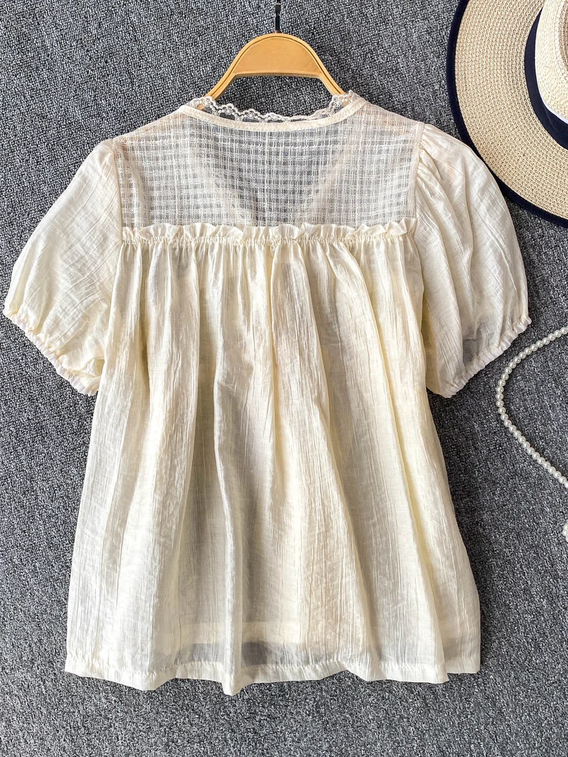 

Pure Desire Lace V-Ne Bubble Sve irt Women's Summer Design Sense Pleated Waist Slimming Top Korean Sle Commute