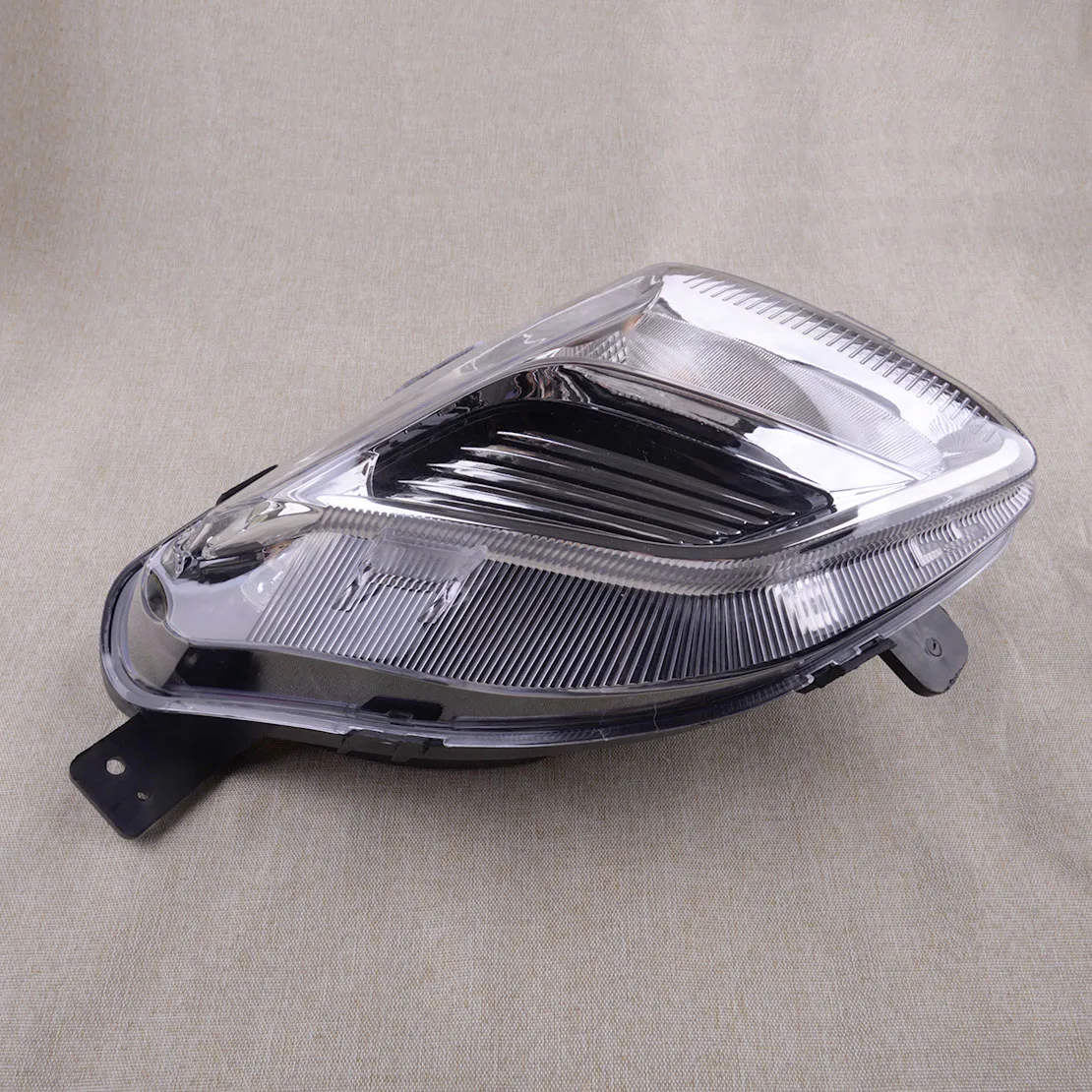 84226245 Samochodowa przednia lewa lampa halogenowa przeciwmgielna 12V pasująca do Chevrolet Equinox 2018-2020