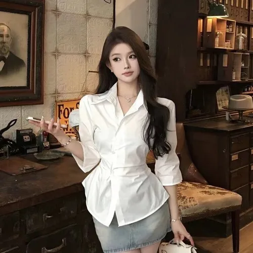 슬림핏 셔츠 여성용 여름 긴팔 슬림핏 한국 스타일 반소매 순수 색상 여성용 여름 슬림핏 불규칙한 허리 조임 화이트 셔츠 블라우스 